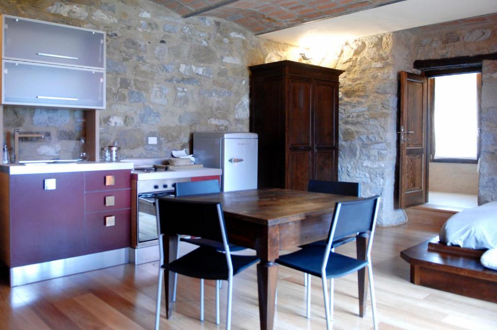 Borgo Pianello Holiday Homes And Winery Lizzano In Belvedere Room photo