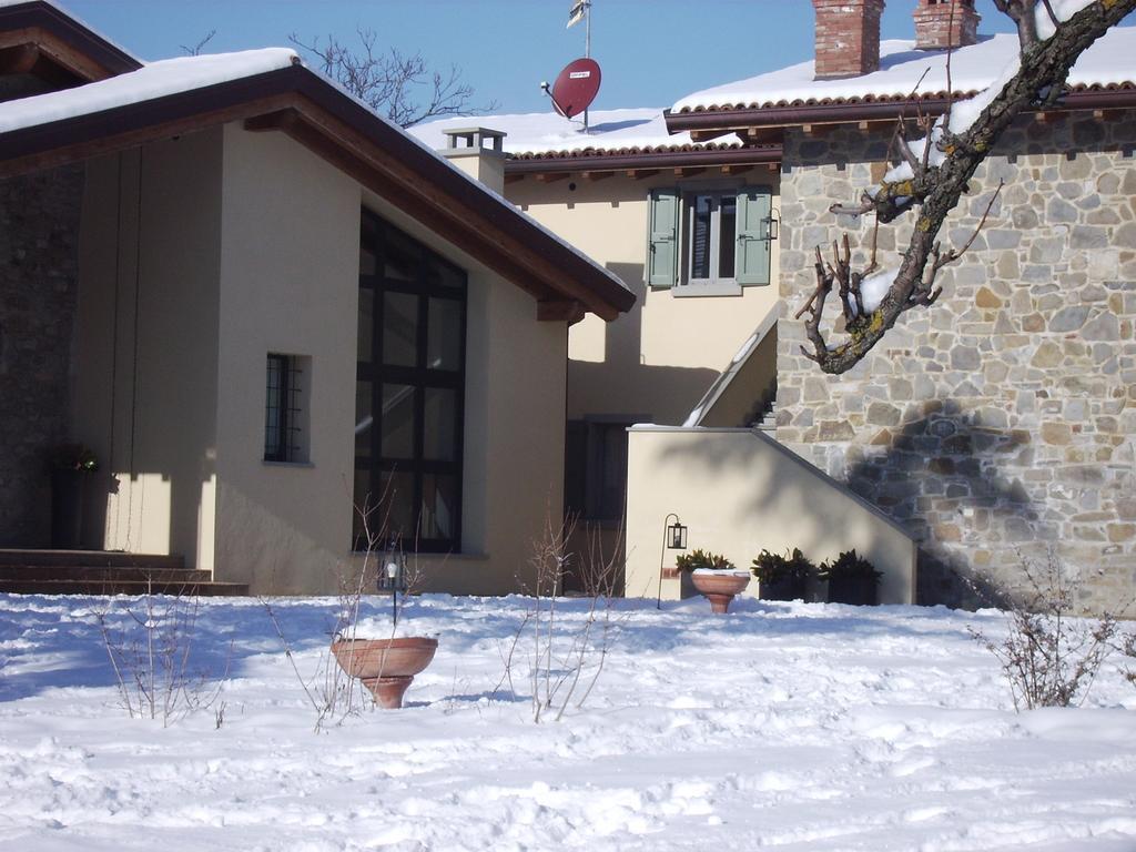 Borgo Pianello Holiday Homes And Winery Lizzano In Belvedere Exterior photo